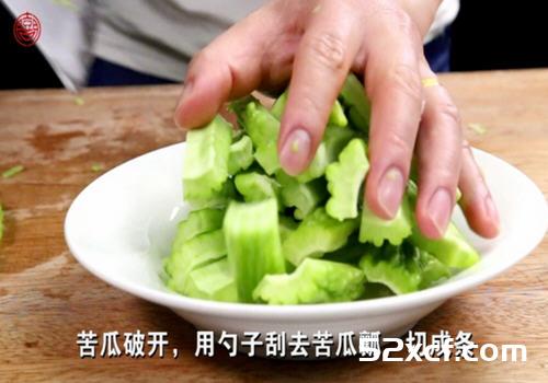 冬瓜炒苦瓜的做法