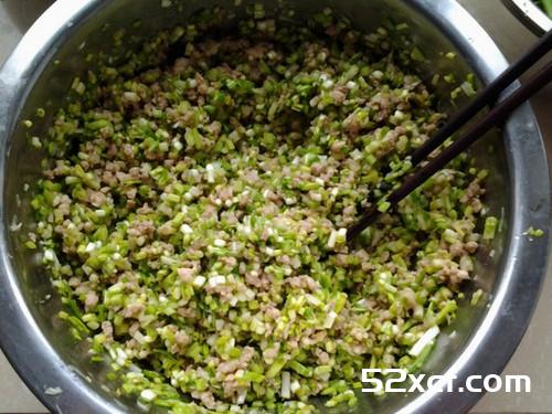 蒜苗猪肉饺子的做法