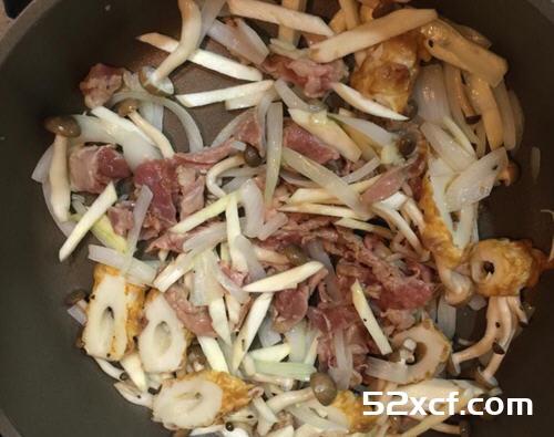 沙茶滑蛋猪肉烩饭的做法