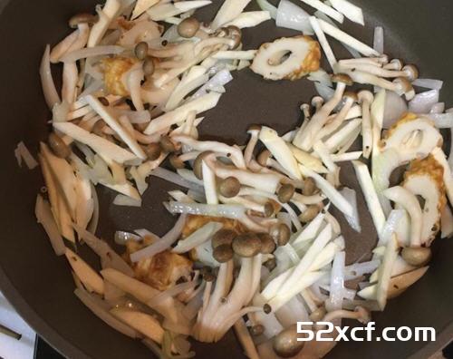沙茶滑蛋猪肉烩饭的做法