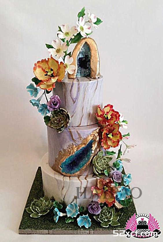 2016年婚礼蛋糕(geode cake)新图片：被劈开的五彩晶洞蛋糕