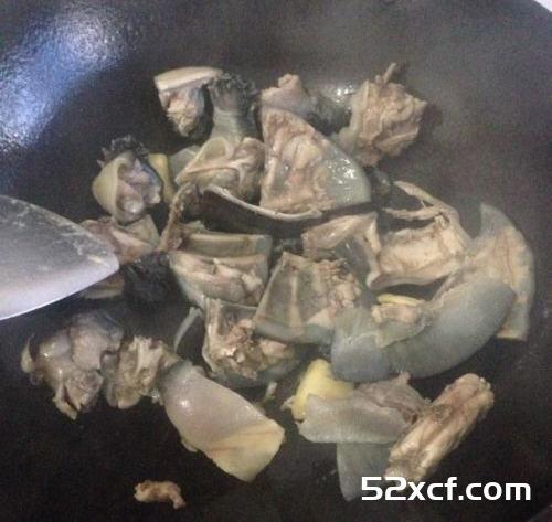 孕妇水鱼煲鸡汤的做法