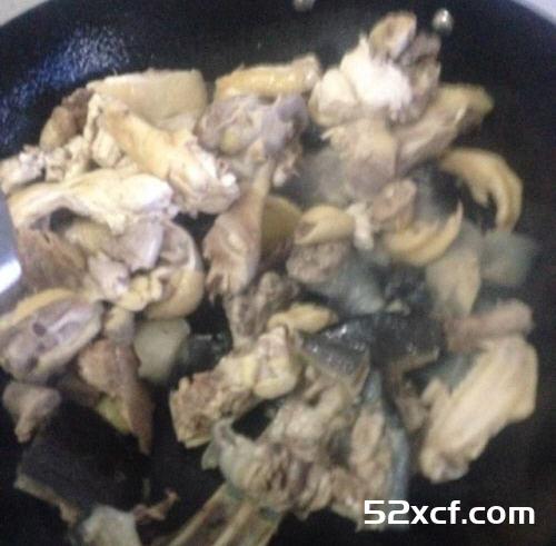 孕妇水鱼煲鸡汤的做法