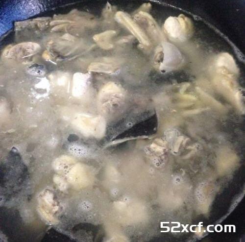 孕妇水鱼煲鸡汤的做法
