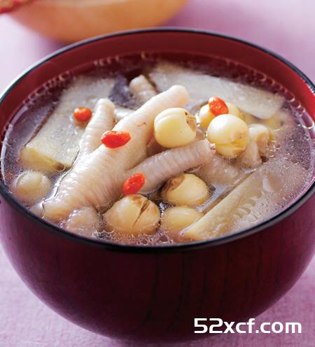 莲子枸杞鸡脚汤的做法