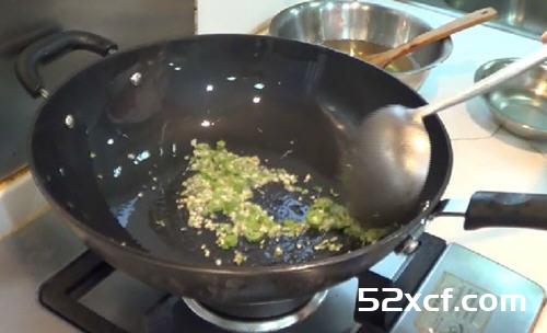 青麻鲜蒸扇贝的做法