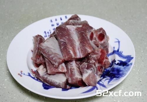红乳蒜香排骨的做法