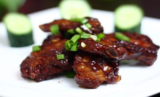 红乳蒜香排骨的做法