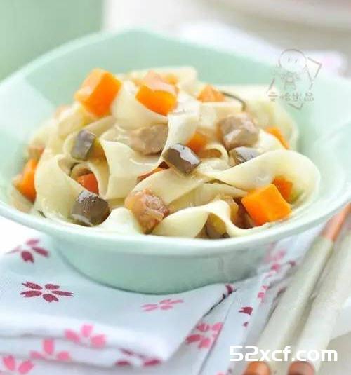 茄子肉丁手擀面的做法