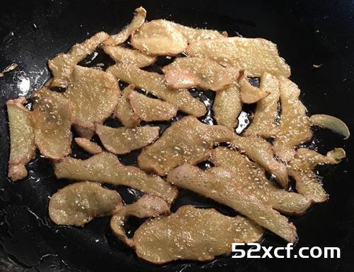 枸杞麻油鸡蛋面线的做法