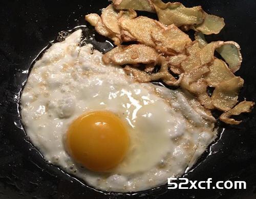 枸杞麻油鸡蛋面线的做法