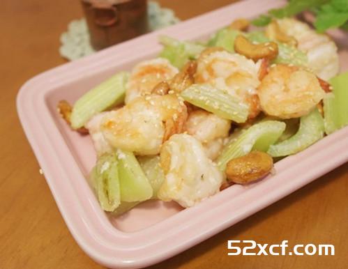 西洋芹腰果炒虾球的做法