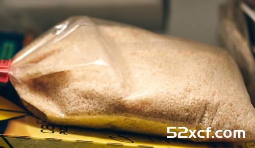 大米保存秘诀：只要一个动作米虫不再来