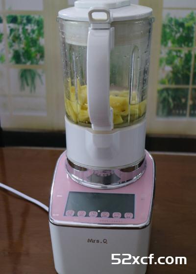 菠萝海盐奶盖茶的做法
