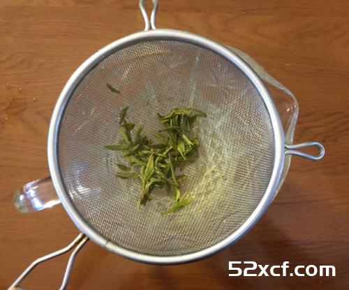 菠萝海盐奶盖茶的做法