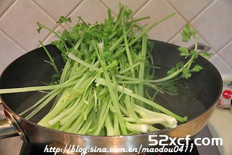 芹菜猪肉饺子馅的做法