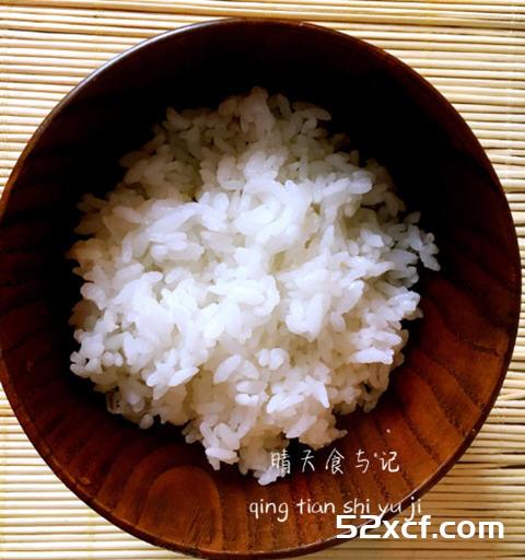 鱼子酱绿茶饭的做法