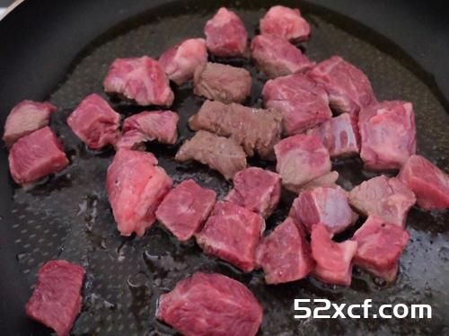 上班族便当：蒜片骰子牛肉配和风洋葱酱