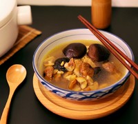 板栗炖香菇鸡汤