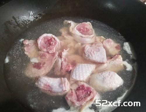 姜黄蒜头鸡汤的做法