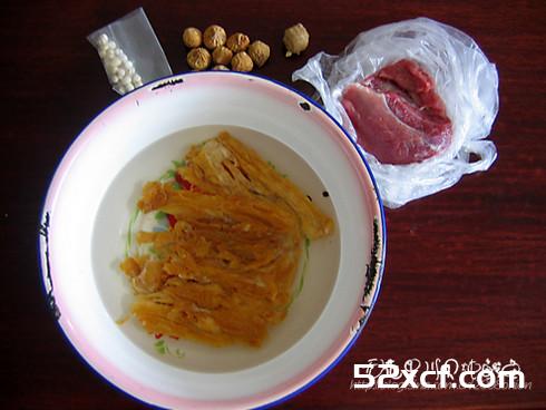 鳄鱼肉炖川贝无花果的做法