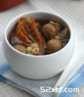 鳄鱼肉炖川贝无花果的做法