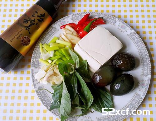 三杯皮蛋豆腐的做法