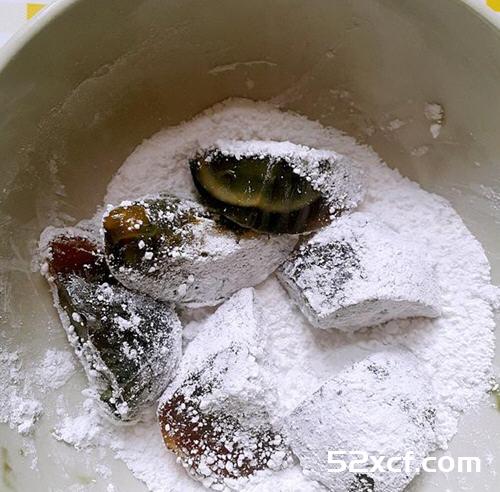 三杯皮蛋豆腐的做法
