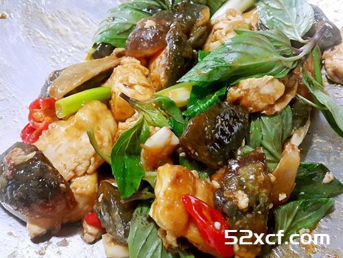 三杯皮蛋豆腐的做法