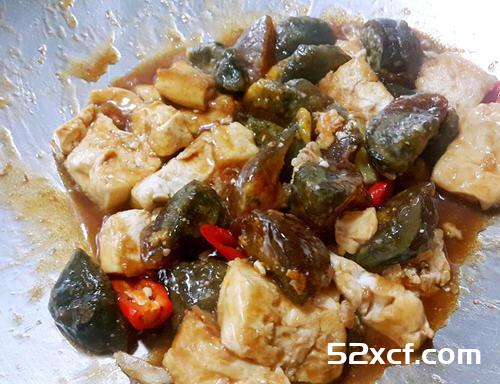 三杯皮蛋豆腐的做法