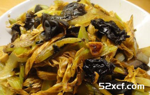 芹菜烧腐竹的做法