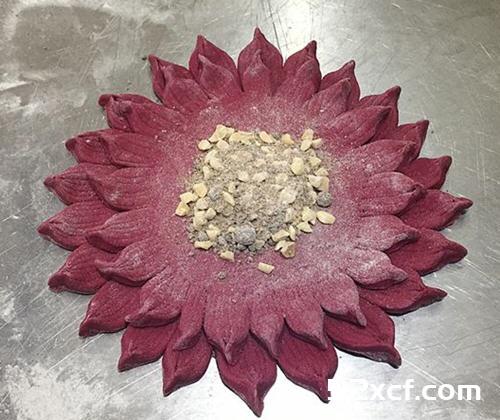 甜菜汁莲花馍的做法