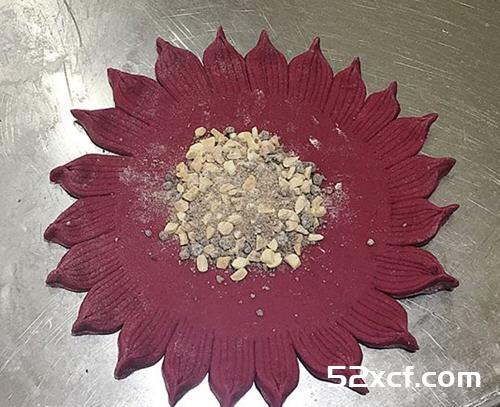 甜菜汁莲花馍的做法