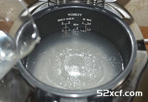 金瓜蟹肉粥电饭煲版的做法