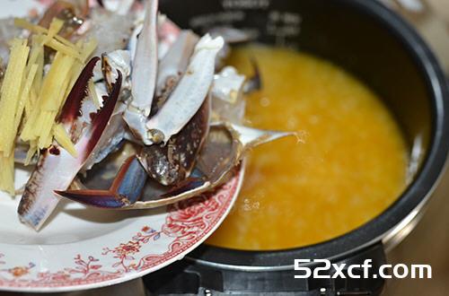 金瓜蟹肉粥电饭煲版的做法