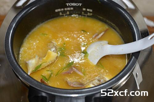 金瓜蟹肉粥电饭煲版的做法