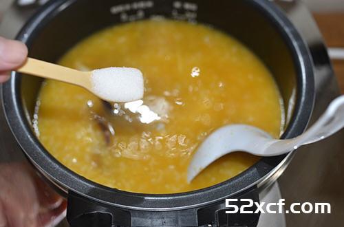 金瓜蟹肉粥电饭煲版的做法