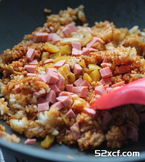 辣椒酱泡菜炒饭的做法