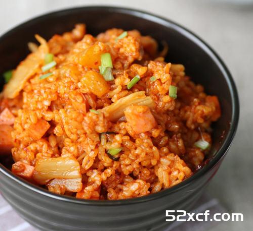 辣椒酱泡菜炒饭的做法