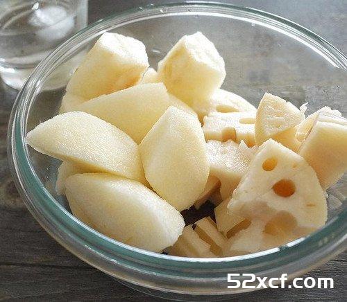 蜂蜜莲藕水梨汁的做法