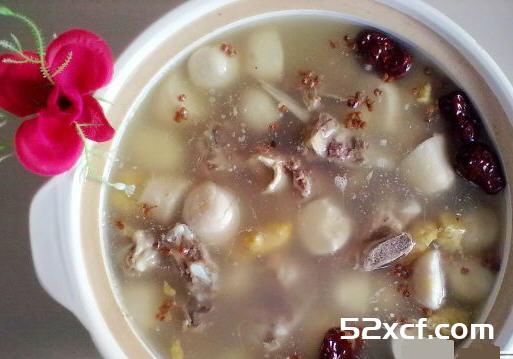 红枣芋儿排骨煲的做法