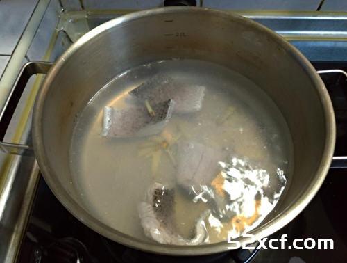 蒜苗鲈鱼清汤怎么煮好喝的制作方法图解-我爱下厨房