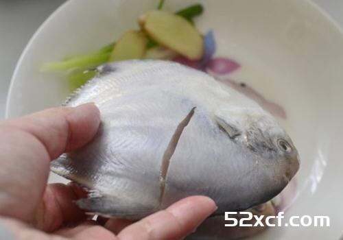 清蒸小鲳鱼的做法