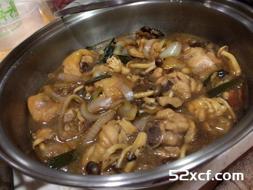 百菇寿喜鸡腿肉锅