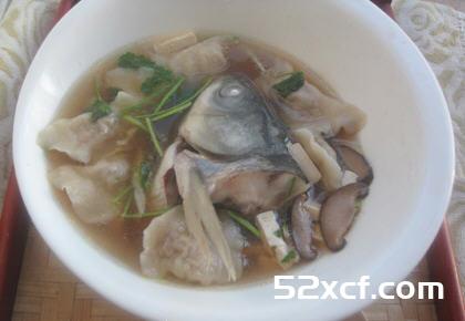 鱼头藕芽汤饺儿的做法