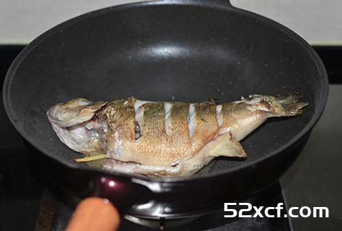 红烧鲈鱼的简单做法