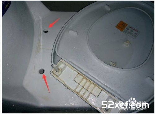 马桶盖怎么换图解_普通的马桶盖坏了如何更换