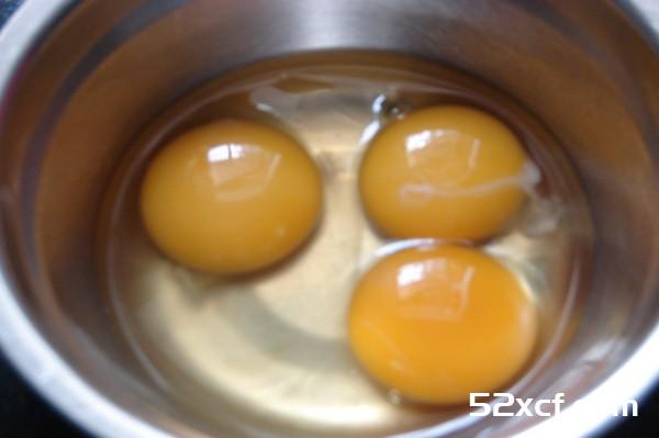 蛋黄莲蓉月饼的家常做法
