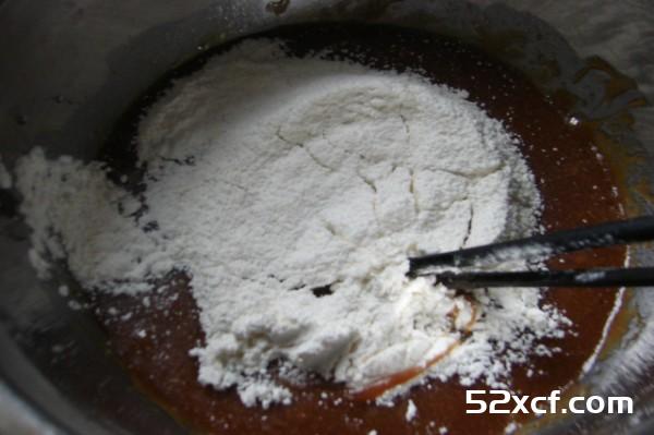 蛋黄莲蓉月饼的家常做法