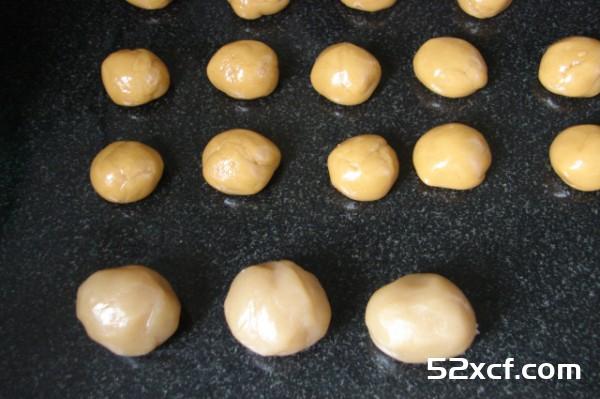 蛋黄莲蓉月饼的家常做法